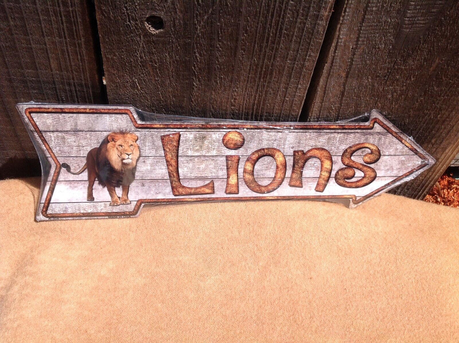 Lions This Way To Arrow Sign Directional Novelty Metal 17" x 5"