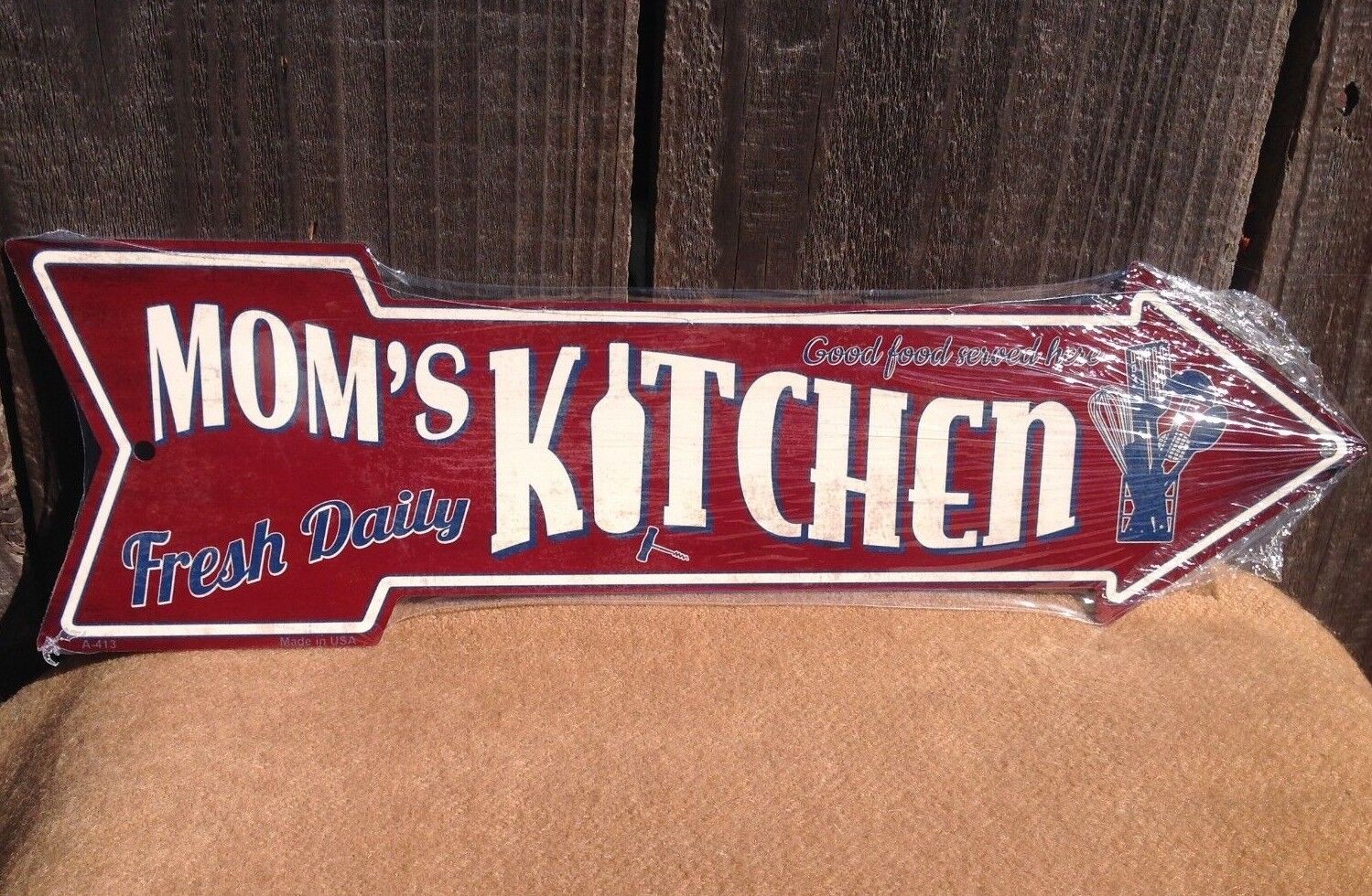 Mom's Kitchen This Way To Arrow Sign Directional Novelty Metal 17" x 5"