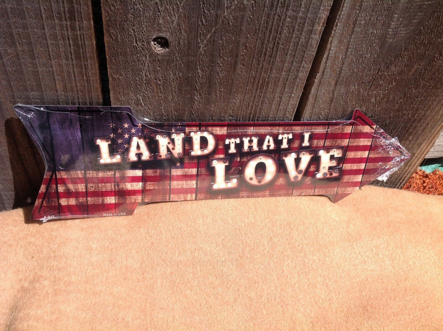 Land I Love American Flag This Way Arrow Sign Directional Novelty Metal 17" x 5"