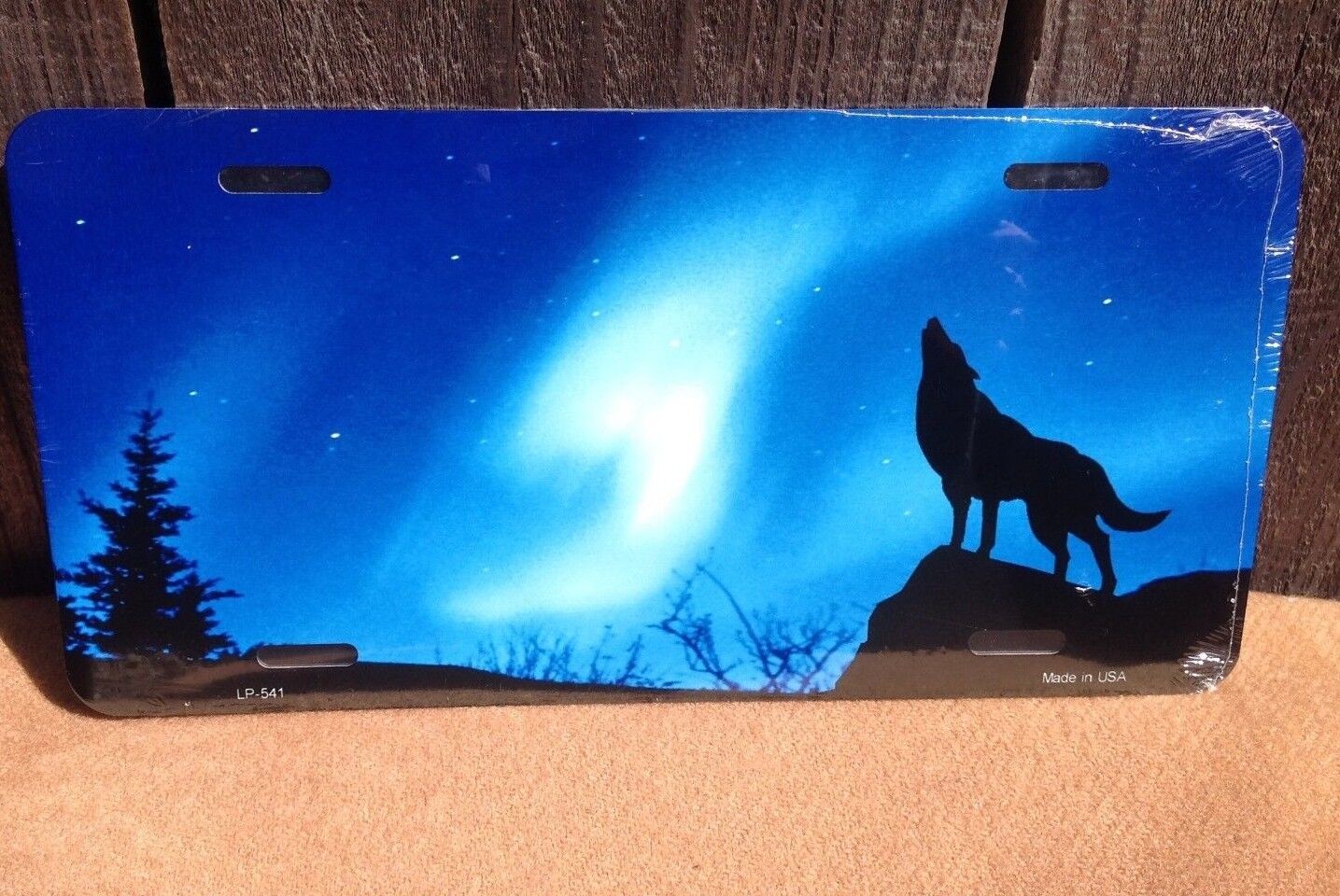Northern Lights Howling Wolf Novelty Metal License Plate Auto Car Truck Tag