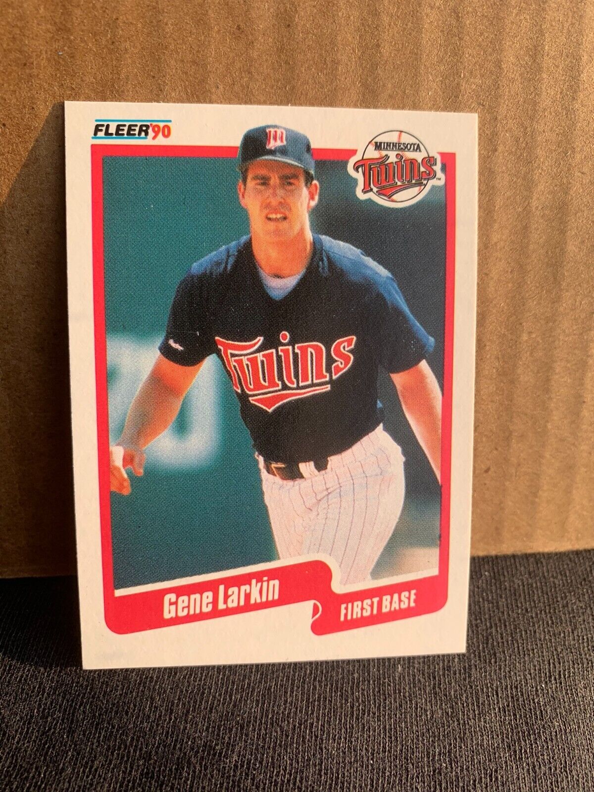 1990 Fleer Baseball Card Minnesota Twins Gene Larkin