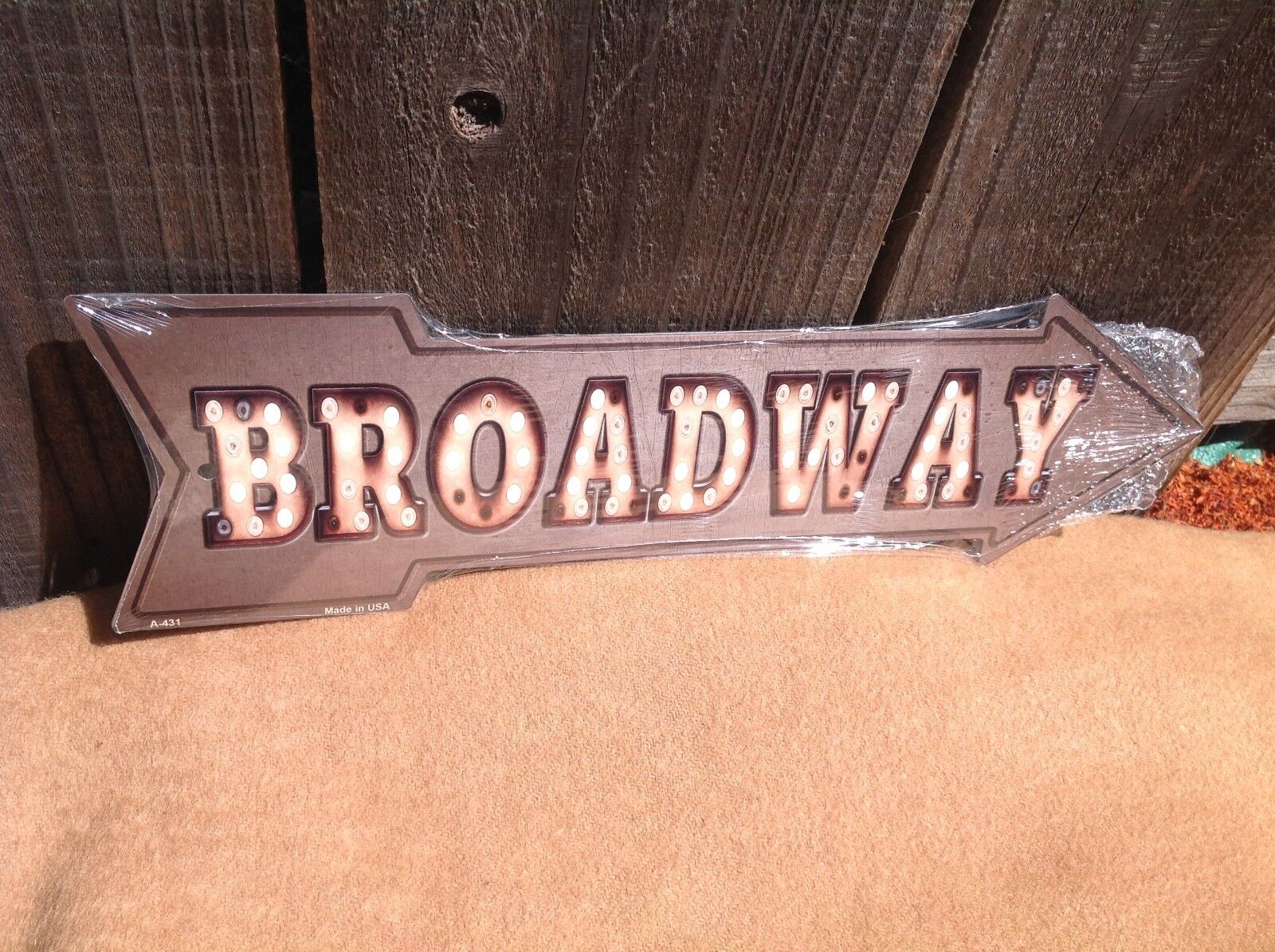 Broadway This Way To Arrow Sign Directional Novelty Metal 17" x 5"