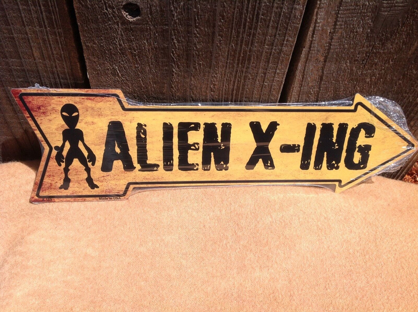 Alien X-ing This Way To Arrow Sign Directional Novelty Metal 17" x 5"